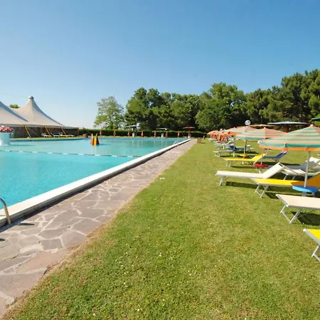 Locazione Turistica Borsetti.1 Holiday home *