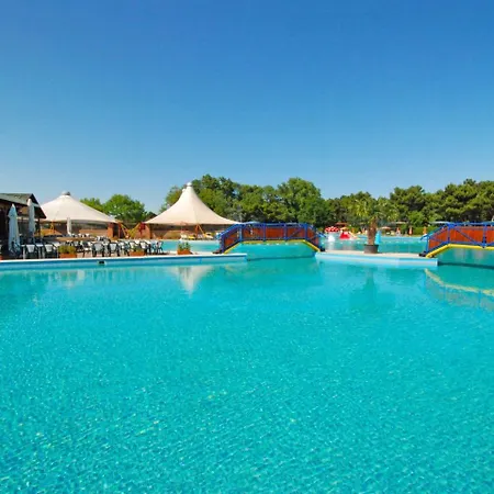 Locazione Turistica Borsetti.1 Holiday home *